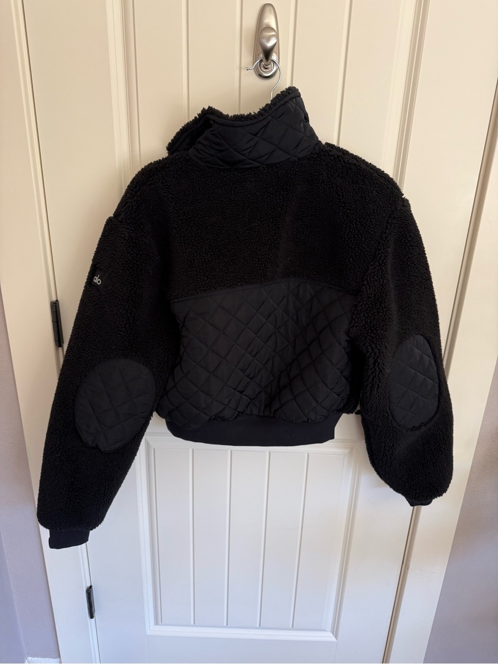 Alo yoga Sherpa edge bomber, great condition - Picture 4 of 5